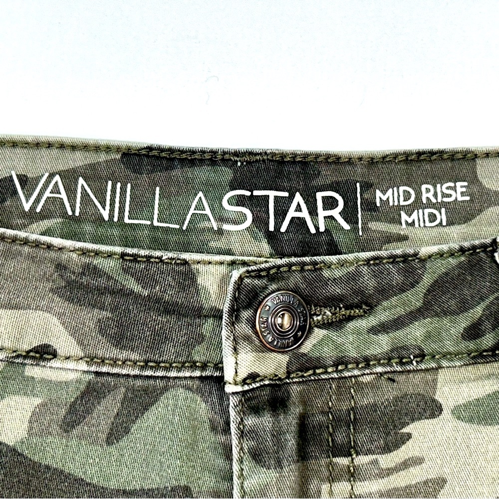 Vanilla Star Camouflage Mid-Rise Midi Shorts Size 11 Juniors - Picture 7 of 9